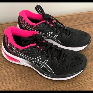 Brand New Asics Gel-Cumulus 22 (removed tag)
